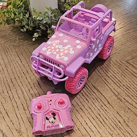 Minnie Mouse Jeep Wrangler Remote Control Car, 2.4 GHz Pink - Picture 1 of 6
